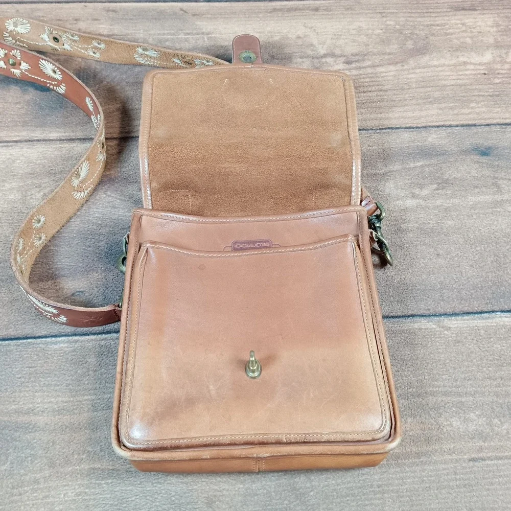 Vintage Coach Purse clasp brown messenger bag with handle and flower stap5942
